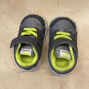 Nike gray revolution2 3c